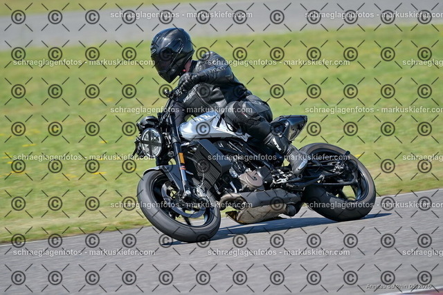 26BT01-1826 | 701 - Realisiert mit Pictrs.com