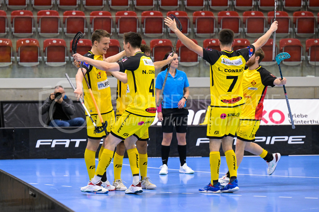 HC Rychenberg vs UHC Uster - 14. October 2022 | HC Rychenberg vs UHC Uster
AXA Arena, Winterthur
Niklas Rutz (#21 HC Rychenberg) erzielt das 1:0.
Bild: Sportfotografie Markus Aeschimann | www.markus-aeschimann.ch - Realisiert mit Pictrs.com