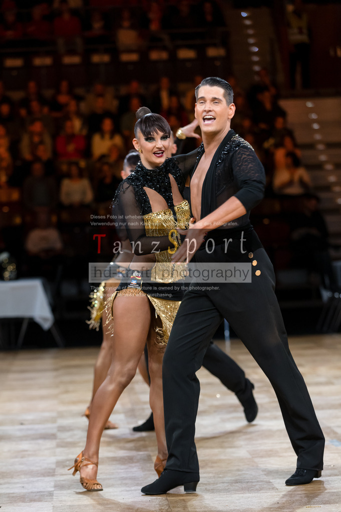 20241109_DM-Formationen_Vorrunde_1136 | Tanzsportbilder, Standardtanz, Lateintanz, WDSF, DTV, LTVB, dancecomp, goc, hessen tanzt, blaues band der spree, walzer, tango, wiener walzer, slowfox, quickstepp, samba, rumba, cha-cha-cha, paso doble. jive, hd-kroft photography, turniertanzsport