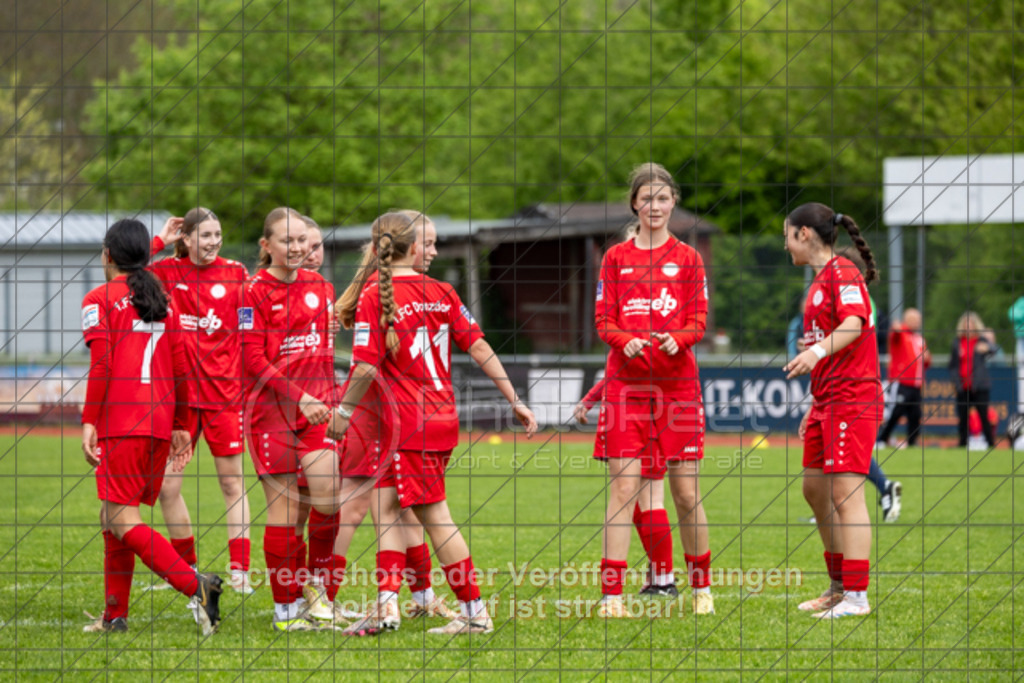 20250426_152011_0626 | #,1.FC Donzdorf (rot) vs. FC Wittlingen (schwarz), Fussball, EnBW-Oberliga B -Juniorinnen, 20. Spieltag, Saison 2024/2025, Rasenplatz, Lautertal Stadion, Süßener Straße 16, 73072 Donzdorf, 26.04.2025 - 14:00 Uhr,Foto: PhotoPeet-Sportfotografie/Peter Harich