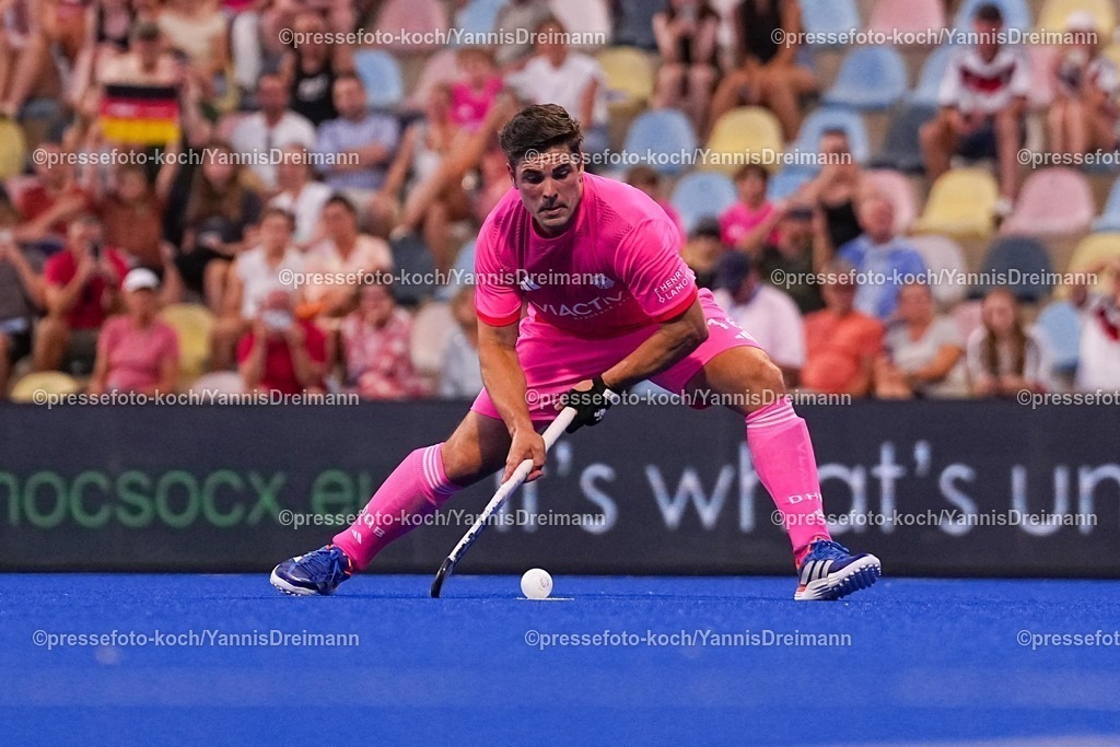 xydrx12082504081 | 12.08.2025, xydrx, Herren EuroHockey Championship 2025, Gruppenphase, Gruppe B, Deutschland - Polen, Sparkassenpark Mönchengladbach: Gonzalo Peillat (GER #16)