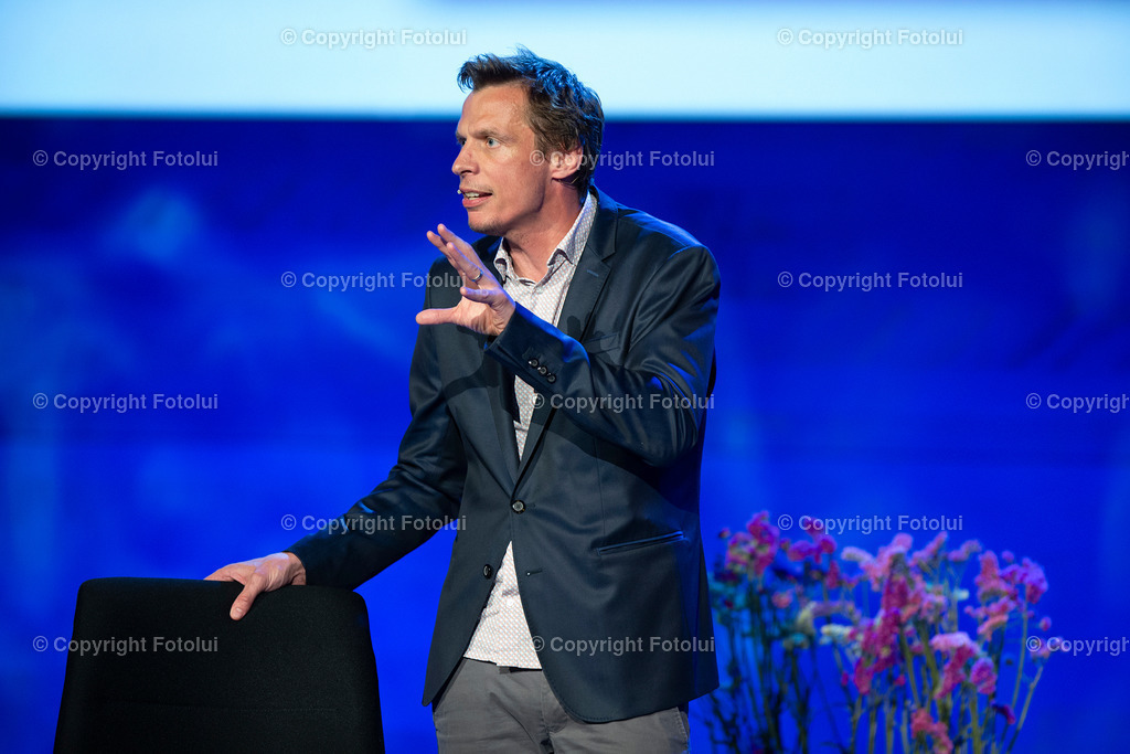 OBERBANK_51 | EIN DANK AN DIE PFLEGEKRAEFTE KABARETT MIT KLAUS ECKEL 02.06.2022 OBERBANK DONAU-FORUM LINZ IM BILD: KLAUS ECKEL. FOTO:FOTOLUI/OBERBANK