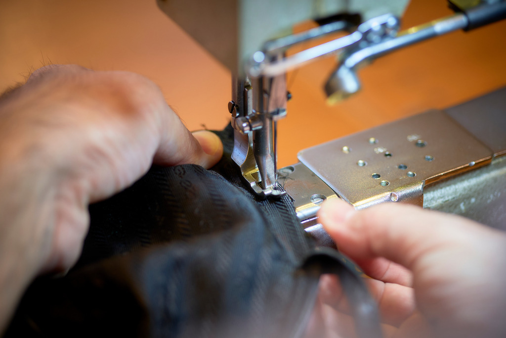 Albert Pattermann Wien | WIen, Austria - February 28, 2020; Albert Pattermann Wien; Arbeiten an der Nähmaschine. - Realisiert mit Pictrs.com