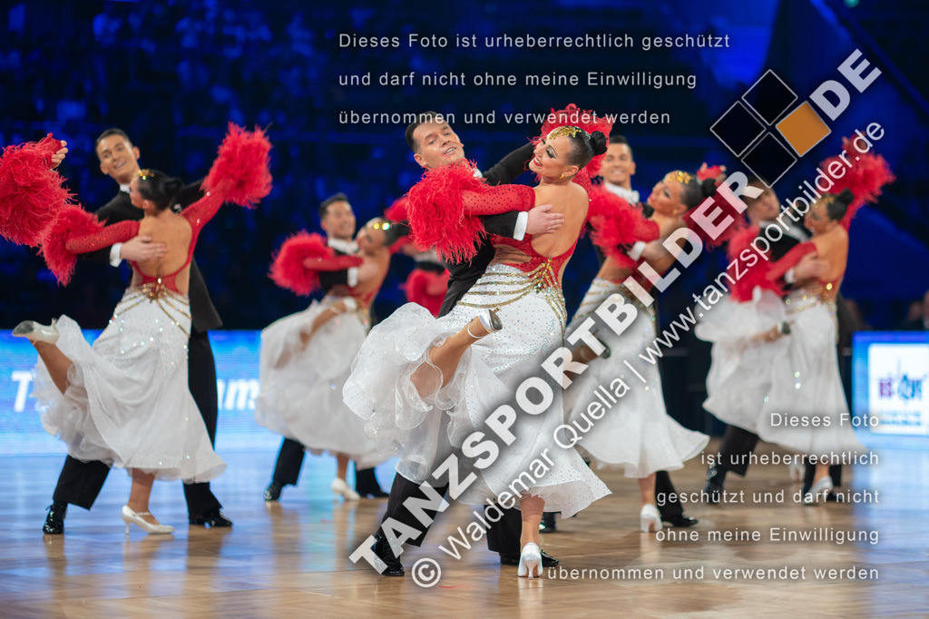 20251206-03576 | Hier finden Sie Tanz Bilder vom Latein und Standard Formationen tanzen. Sportbilder vom Tanzsport. Schöne Fotos und von Weltmeisterschaft, Europameisterschaft, Bundesliga, Regionalliga, Oberliga und Landesliga sowie von GOC Stuttgart, DanceComp, WM Bremen