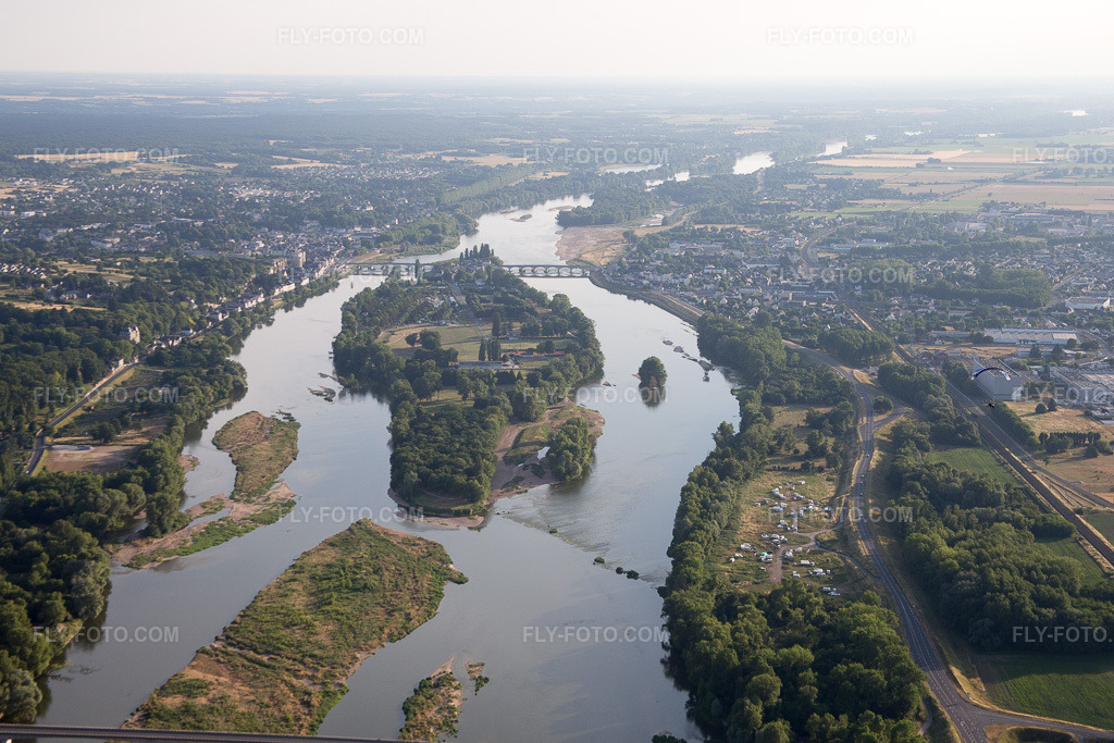 Aerial view: Seine Island in Amboise in the state Indre et Loire, France.Photo: IMG_082405.jpg taken on 06/20/2015 by Werner Riehm/FLY-FOTO.comResolution of the original: 5472 x 3648 px