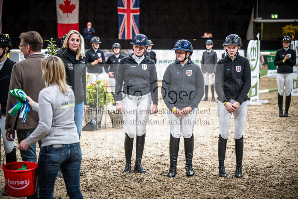 DOS_0074 | Entdecke hochwertige Reitturnierfotos von Foto Oger. Professionell, emotional und authentisch – jetzt Lieblingsmomente im Shop bestellen.Deutschlandweite Turnierfotografie. - Realisiert mit Pictrs.com