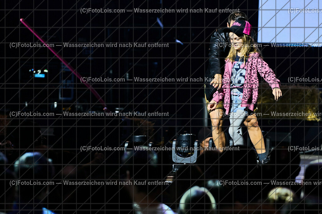 ALP2460_BergBauernTour-Konzert_Naschenweng Melissa | (C)FotoLois.com, Alois Spandl, BergBauernTour 2023 - Melissa Naschenweng, Tourstop in Wieselburg, Konzert im NV-Forum Wieselburg, Sa 8. April 2023.