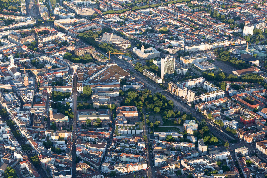 Luftbild: Kriegsstr im Ortsteil Innenstadt-West in Karlsruhe im Bundesland Baden-Württemberg in Deutschland. Foto: IMG_099619.jpg vom 21.05.2017 durch Werner Riehm/FLY-FOTO.de