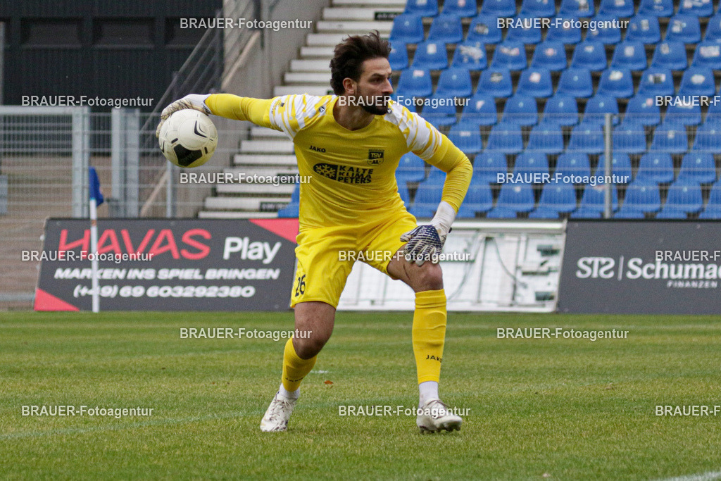 KFC Uerdingen - TSV Meerbusch | Krefeld, Deutschland, 07.12.25 Torhüter Franz Bachmann (TSV Meerbusch) in Aktion während des Oberliga Niederrhein Spiels zwischen KFC Uerdingen - TSV Meerbusch im Krefelder Grotenburg Stadion am 07. Dezember 2025 in Krefeld (Foto von Ralph Görtz / Brauer-Fotoagentur)