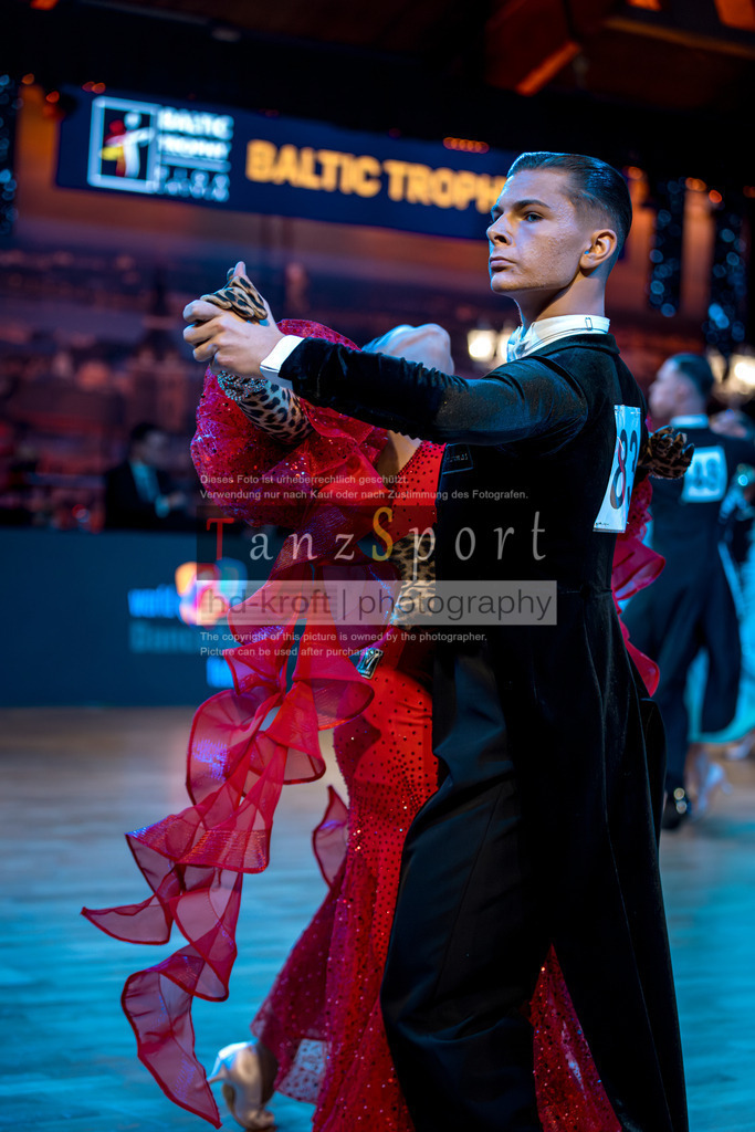 20251214_Baltic-Trophy_2749-2 | Tanzsportbilder, Standardtanz, Lateintanz, WDSF, DTV, LTVB, dancecomp, goc, hessen tanzt, blaues band der spree, walzer, tango, wiener walzer, slowfox, quickstepp, samba, rumba, cha-cha-cha, paso doble. jive, hd-kroft photography, turniertanzsport
