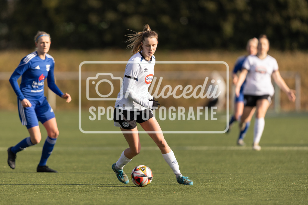 Fußball I Frauen I Saison 2025-2026 I Testspiel I BW Hollage - DSC Arminia Bielefeld I 15.02.2026-052 | Thandie Reinkensmeier (12, DSC Arminia Bielefeld) - Realisiert mit Pictrs.com