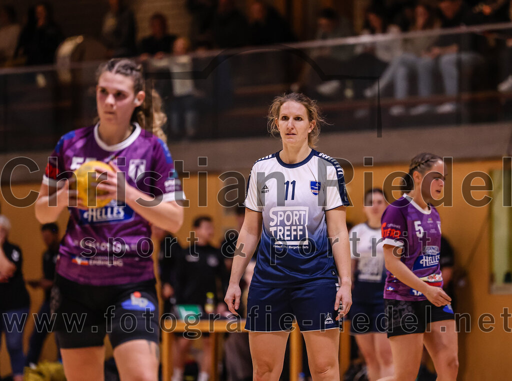 2024-11-24_116_SpVgg_Altenerding_gegen_HC_Donau-Paar_II | Erding, Deutschland, 24.11.2024:Handball, Bezirksoberliga Frauen Altbayern 2024 / 2024, 6. Spieltag, SpVgg Altenerding gegen HC Donau/Paar II, Endergebnis: 24:24Verena Kaiser (SpVgg Altenerding, #55), Marina Wavrouschek (HC Donau/Paar, #11)Foto: Christian Riedel / fotografie-riedel.net