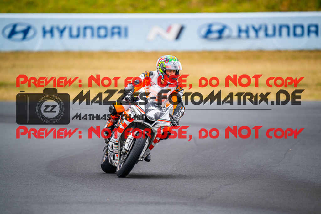 MaZZes_FotoMatrix_220625_7771 | PROSUPERSTOCK