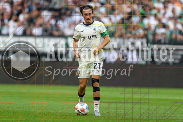 Borussia Mönchengladbach vs SV Werder Bremen - Bundesliga  | Mönchengladbach, Deutschland, 14.09.25:   Rocco Reitz (Borussia Mönchengladbach) in Aktion am Ball, Einzelaktion waehrend des Spiels der Bundesliga zwischen Borussia Mönchengladbach vs SV Werder Bremen im Stadion im Borussia Park(Foto von Brauer-Fotoagentur / Adrian Schlueter)