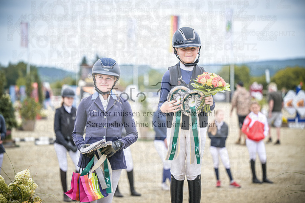 DOS_0085 | Entdecke hochwertige Reitturnierfotos von Foto Oger. Professionell, emotional und authentisch – jetzt Lieblingsmomente im Shop bestellen.Deutschlandweite Turnierfotografie. - Realisiert mit Pictrs.com