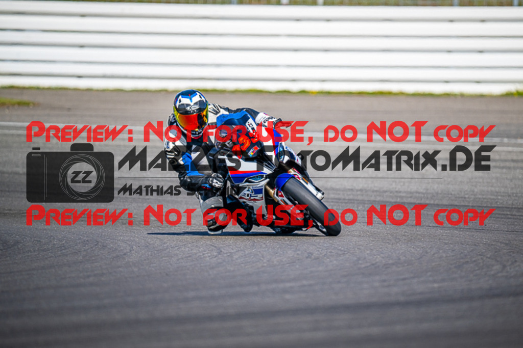 MaZZes_FotoMatrix_230410_5341 | ROT