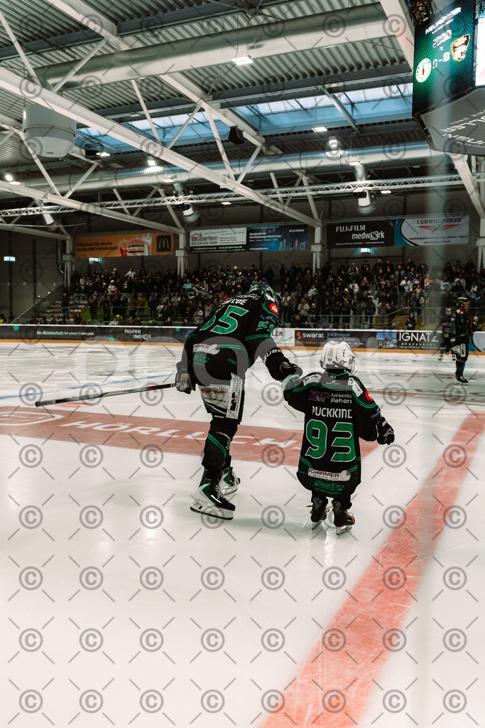 Alligators_vs_Bayreuth_10_2025-49 | Höchstadt Alligators Fotogalerie: Eishockey-Action aus Franken. Professionelle Spielfotos, Portraits & Stadionbilder zum Download. Jetzt entdecken! - Realisiert mit Pictrs.com
