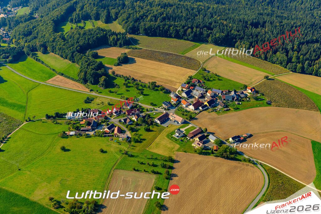 Das Luftbild zeigt : Neudorf Obertrubach - Die Luftaufnahme wurde 2024 vom UL-Flugzeug aus erstellt ( keine Drohne ) - Hochauflösende Luftaufnahme - Für grossformatige Ausdrucke geeignet. Die Geschenkidee !Mit Lizenz und Bildrechte bestellbar