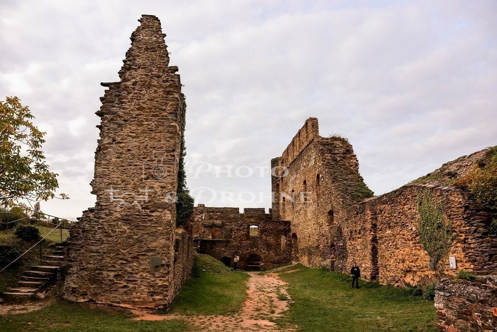 Rheinfels Ritter-3349 | Burg Ruine Rheinfels ist die größte Festungsanlage zwischen Koblenz und Bingen am Oberen Mittelrhein. - Realisiert mit Pictrs.com