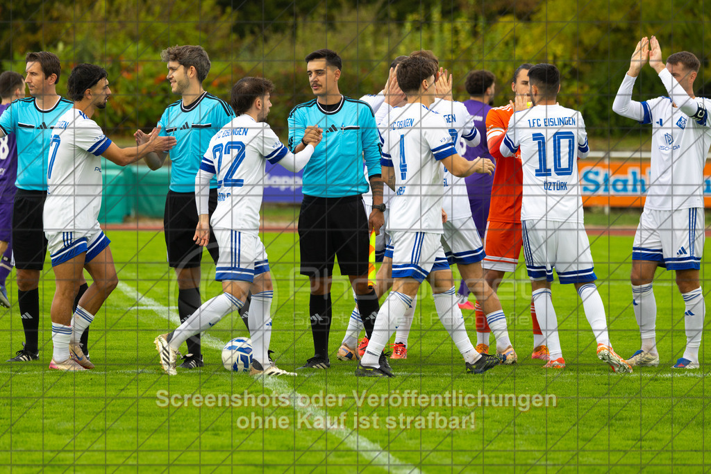 20261010_152824_0227_(c)_by_PhotoPeet | #,1.FC Eislingen (weiß) vs. TSV Bernhausen (lila), Fussball, Landesliga 2 - wfv, 11. Spieltag, Saison 2026/2027, Rasenplatz, Eichbachstation, Haldenstraße, 73054 Eislingen, 10.10.2026 - 15:30 Uhr,Foto: PhotoPeet / Sport- &amp; Eventfotografie / Peter Harich