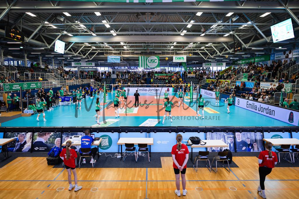 Volleyball, 1. Bundesliga Frauen, Hauptrunde, 1. Spieltag, Saison 2025/2026: USC Münster - SSC Palmberg Schwerin | 1. Bundesliga Frauen, Hauptrunde, 1. Spieltag, Saison 2025/2026, USC Münster empfängt SSC Palmberg Schwerin in der Sporthalle Berg Fidel in Münster. Foto: sportfotografie.ms | Markus Paletta - Realisiert mit Pictrs.com
