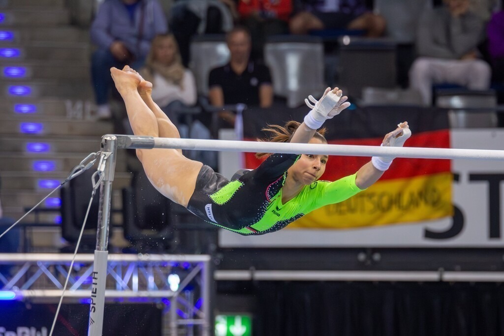 EnBW DTB-Pokal Stuttgart 2025, Mixed Cup***Janoah Müller beim Einturnen am Stufenbarren | EnBW DTB-Pokal Stuttgart 2025, Mixed Cup***Janoah Müller beim Einturnen am Stufenbarren - Realisiert mit Pictrs.com