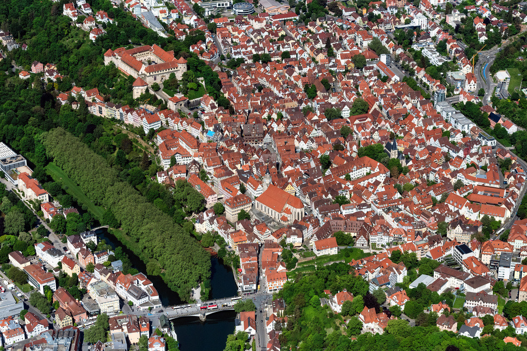 dr__0096839.jpg | TüBINGEN 19.05.2022 Altstadtbereich und Innenstadtzentrum in Tübingen im Bundesland Baden-Württemberg, Deutschland. // Old Town area and city center in Tuebingen in the state Baden-Wurttemberg, Germany. Foto: Daniel Reiter