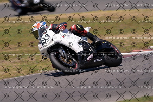 26bt04-1666 | markuskiefer.com - Realisiert mit Pictrs.com