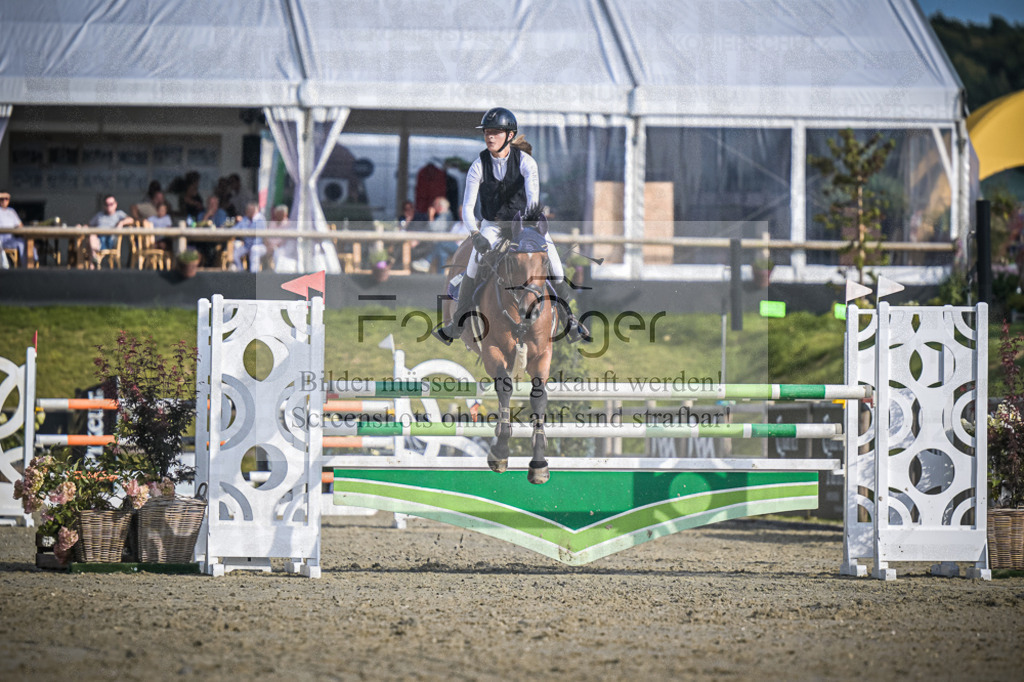 DOS_2704 | Entdecke hochwertige Reitturnierfotos von Foto Oger. Professionell, emotional und authentisch – jetzt Lieblingsmomente im Shop bestellen.Deutschlandweite Turnierfotografie. - Realisiert mit Pictrs.com