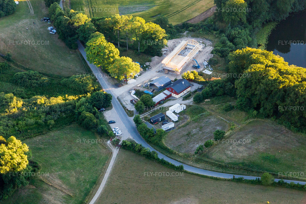 Aerial view: (DK), Møns Klint Resort and Camping in Borre in the state Zealand, Denmark. – Photo: IMG_108687.jpg taken on 07/04/2018 by Werner Riehm/FLY-FOTO.com – Resolution of the original: 5041 x 3361 px