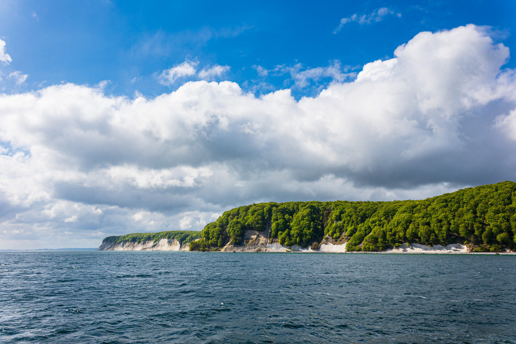 Kreidefelsen an der Ostseeküste auf der Insel Rügen | Kreidefelsen an der Ostseeküste auf der Insel Rügen.                   