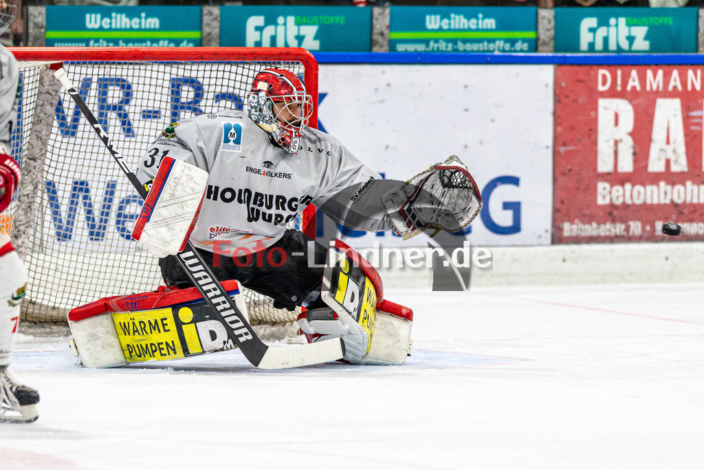 Halbfinale Spiel 3 TSV Peißenberg Miners vs TEV Miesbach | Eishockey Bayernliga Playoffs 2023/2024, Halbfinale Spiel 3 TSV Peißenberg Miners vs TEV Miesbach, 20240315,
Philip LEHR (TEV Goalie 31) in Aktion,
2024-03-15 in Peißenberg (Eisstadion)
31 Philip LEHR (TEV Goalie 31)
Copyright: WolfgangxLindner foto-lindner.de
