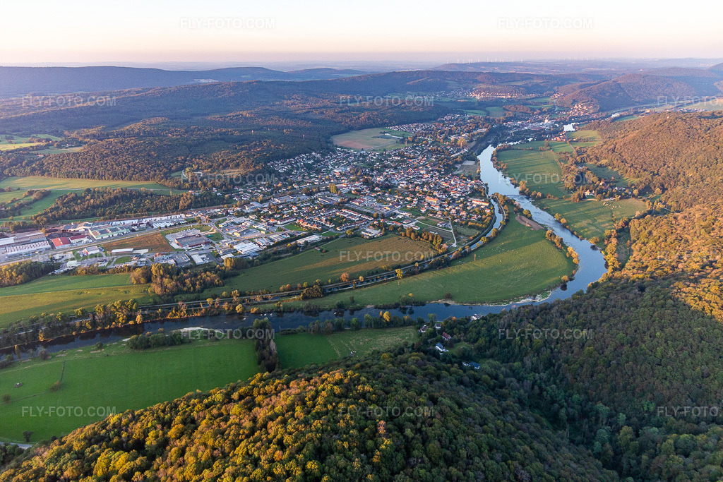 Aerial view: View of the town in Roche-lez-Beaupré in the state Doubles, France. – Photo: IMG_129707.jpg taken on 09/23/2021 by Werner Riehm/FLY-FOTO.com – Resolution of the original: 5472 x 3648 px