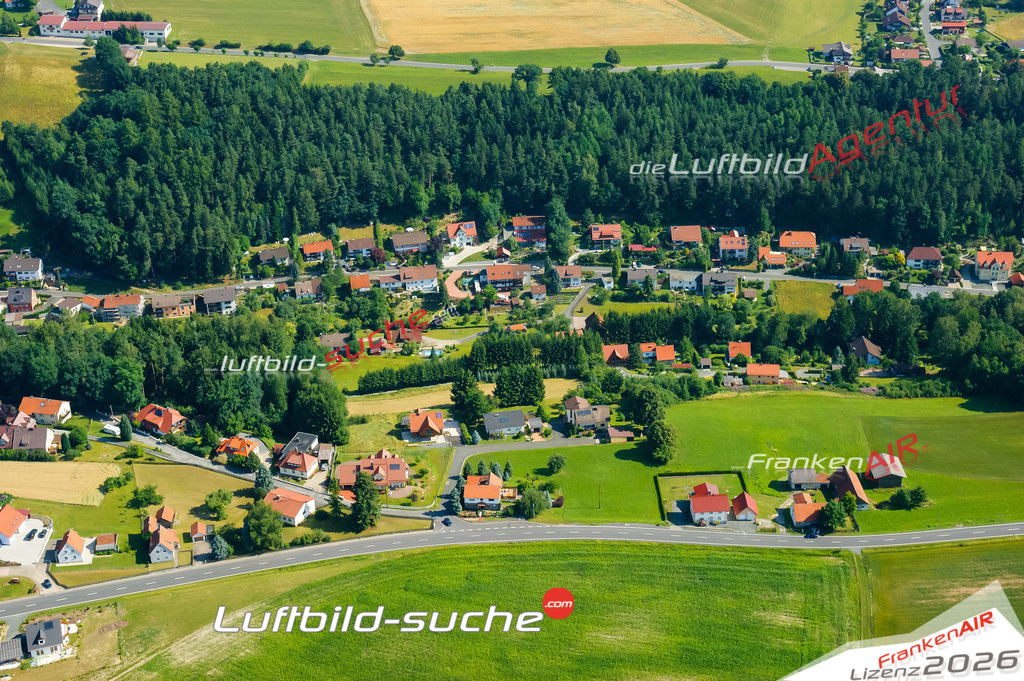 Die Luftaufnahme Gehuelz - Kronach wurde vom UL-Flugzeug (keine Drohne) aus fotografiert.Hohe Druck- Auflösung-die Geschenkidee!