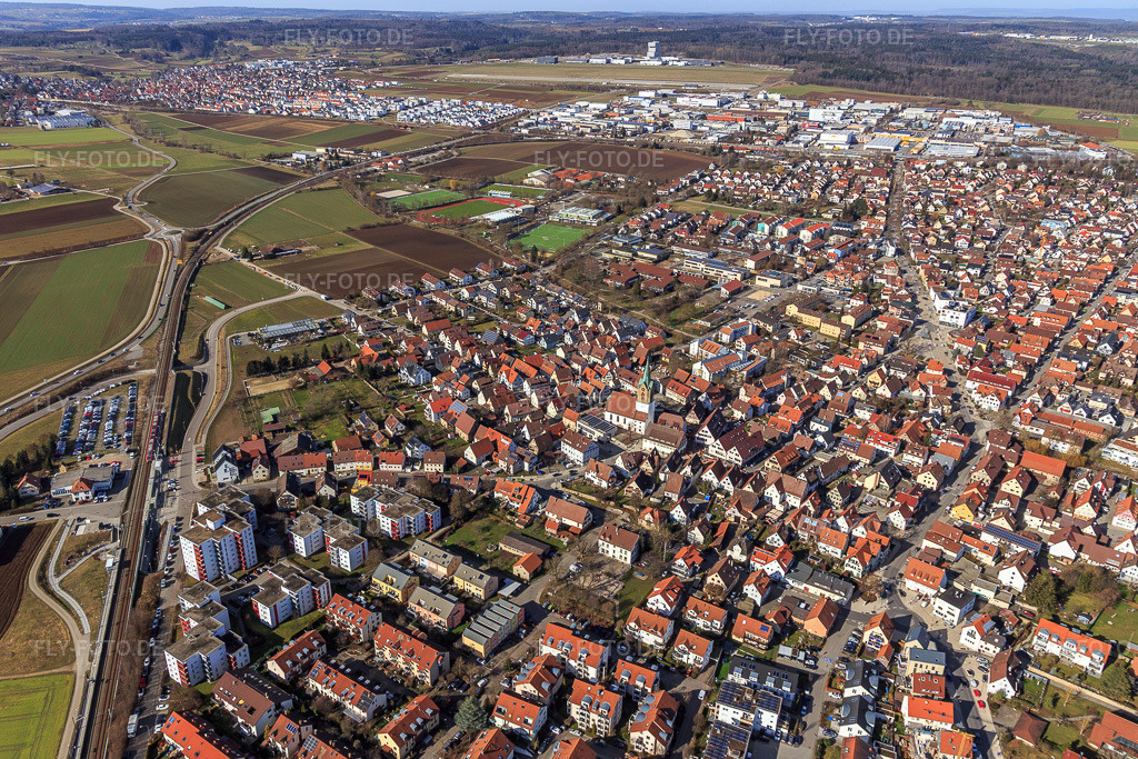 Luftbild: Stadtübersicht diesseits der Bahnlinie in Renningen im Bundesland Baden-Württemberg in Deutschland. Foto: IMG_125054.jpg vom 20.02.2021 durch Werner Riehm/FLY-FOTO.de