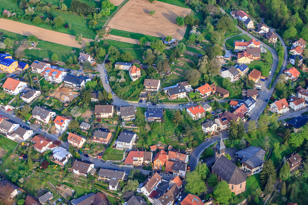 Luftbild: Ev. Gemeindehaus im Ortsteil Grünwettersbach in Karlsruhe im Bundesland Baden-Württemberg in Deutschland. Foto: IMG_26421.jpg vom 28.04.2010 durch Werner Riehm/FLY-FOTO.de