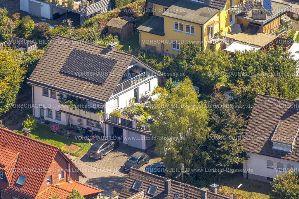 Kierspe250813129 | Luftbild, Wohnhaus mit Solardach an der Wiesenstraße, Höferhof, Kierspe, Sauerland, Nordrhein-Westfalen, Deutschland