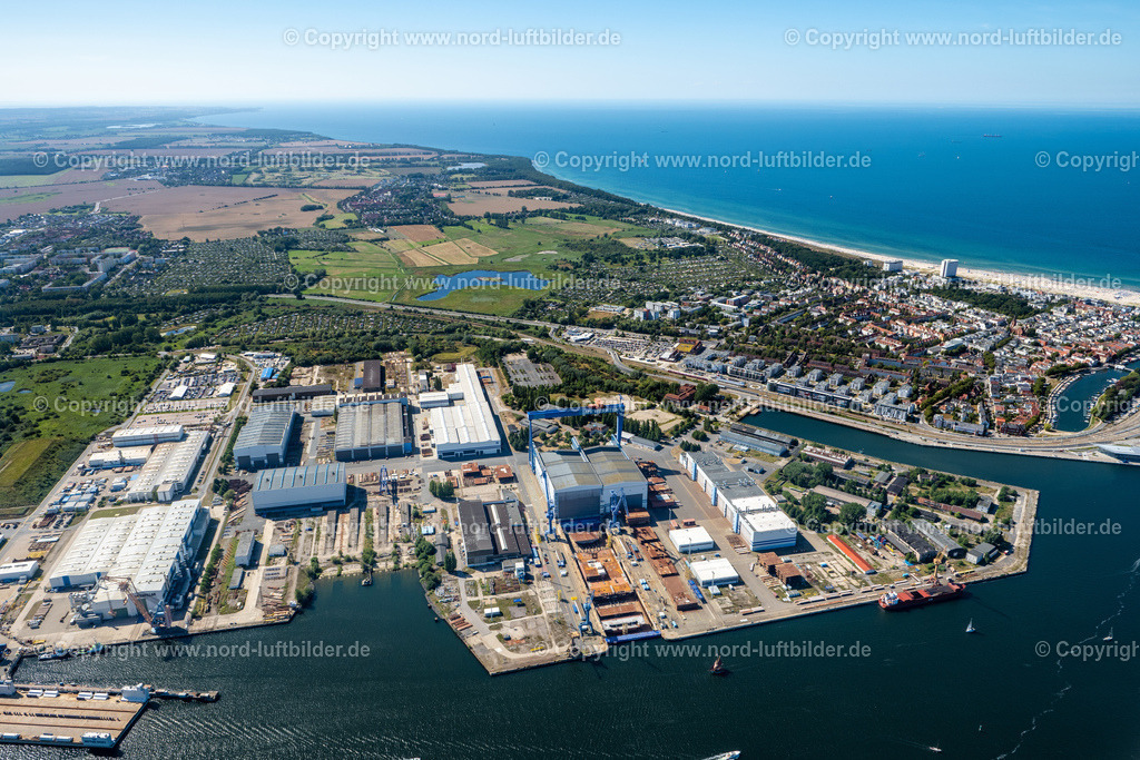 Warnemünde_Neptun_Werft_ELS_8907100822 | ROSTOCK 10.08.2022 Schwimmdock - Trockendock am Werftgelände der " Neptun Werft " an der Werftallee in Rostock im Bundesland Mecklenburg-Vorpommern, Deutschland. Weiterführende Informationen bei: MEYER WERFT GmbH & Co. KG. // Shipyard - site of the " Neptun Werft " in Rostock in the state Mecklenburg - Western Pomerania, Germany. Further information at: MEYER WERFT GmbH & Co. KG. Foto: Martin Elsen