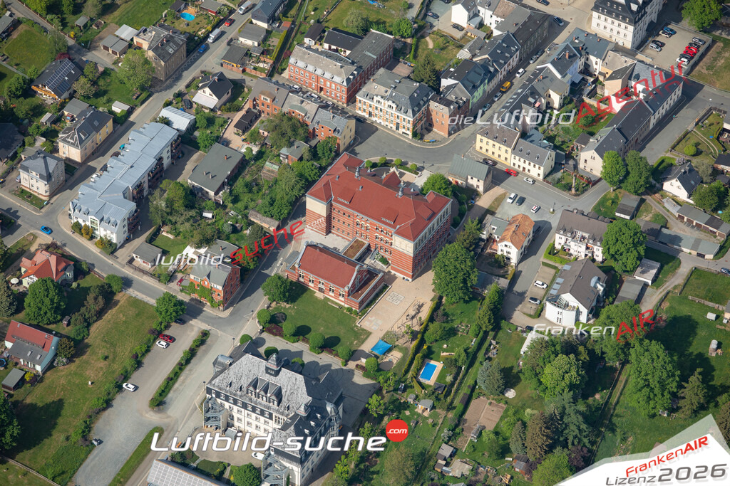 Das Luftbild der Stadt Treuen wurde 2022 vom Flugzeug heraus erstellt (keine Drohnen-Aufnahmen) Aufnahmehöhe ca.450 Meter- hohe Bildauflösung und Druck-Qualität. Garantiert!