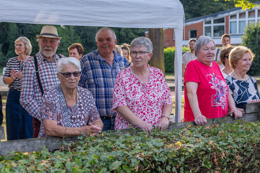 top-top.de-250704-176 | Foto, Video, Fotografie, Videografie, Fotobox, DJ, Discjockey, Musik, Musikbox, Veranstaltung, Photobooth, Amazon, Ebay, Buchtipp, Bestseller, Autor, Verlag, Buch, Wesel, Hamminkeln, NRW, Dinslaken, Rees, Drohne, Hochzeit, Party, Fotobox, Wesel, Fotograf