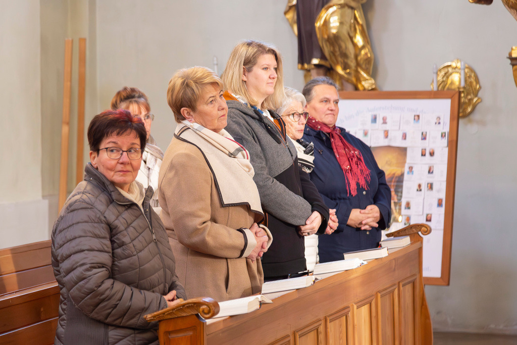Festmesse-019 | Fotodoku der Festmesse anläßlich der Seligsprechung von Maria Theresia LEDOCHOWSKA 1975, zelebriert von Altbischof DDr. Klaus Küng und Pfarrer Mag. Zenon PAJAK in der Pfarrkirche Loosdorf. 
