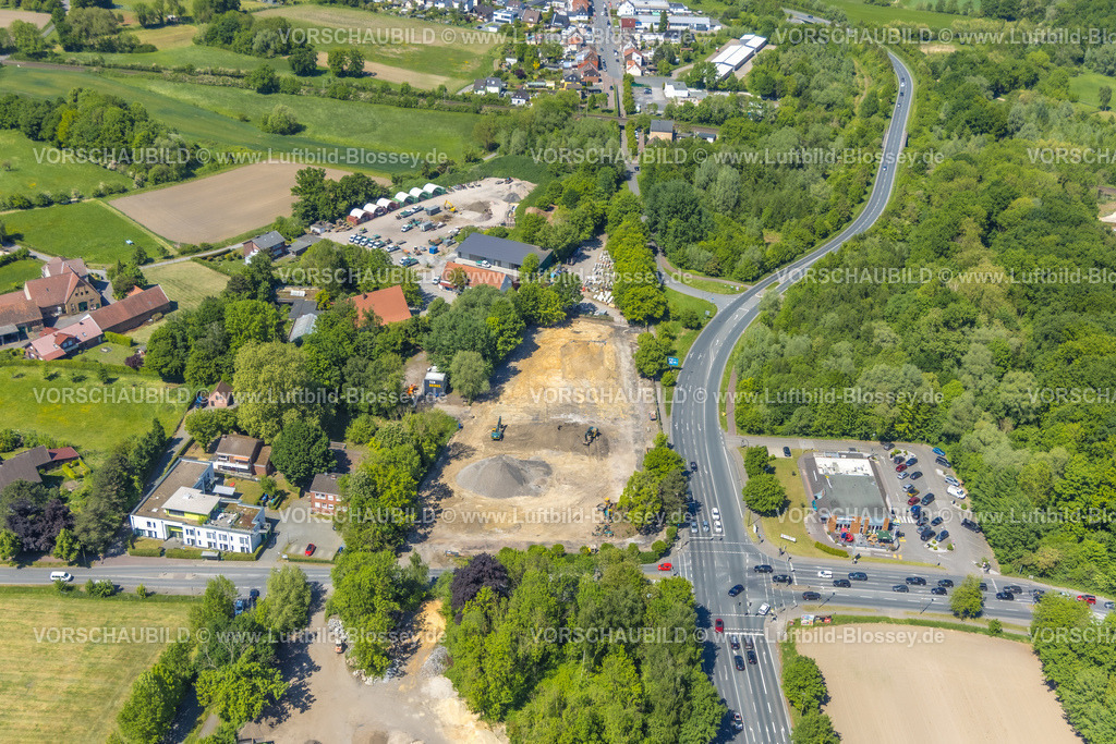 Hamm250504201 | Luftbild, Straßenkreuzung Werler Straße Bundesstraße B63 und Ostdorfstraße, ehemaliges Gartencenter-Kley an der Ostdorfstraße und Baustelle für geplante Autobahn GmbH, McDonald's Fast-Food-Restaurant, links Bethel.regional Hamm Ambulant Unterstütztes Wohnen (AUW), Hamm, Ruhrgebiet, Nordrhein-Westfalen, Deutschland