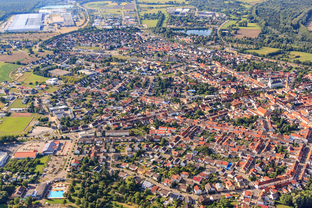 Luftbild: Stadtübersicht von Norden in Philippsburg im Bundesland Baden-Württemberg in Deutschland. Foto: IMG_52249.jpg vom 19.08.2012 durch Werner Riehm/FLY-FOTO.de