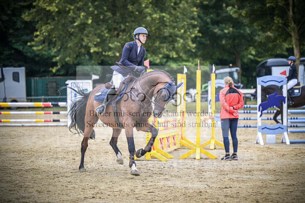 DOS_1626 | Entdecke hochwertige Reitturnierfotos von Foto Oger. Professionell, emotional und authentisch – jetzt Lieblingsmomente im Shop bestellen.Deutschlandweite Turnierfotografie. - Realisiert mit Pictrs.com