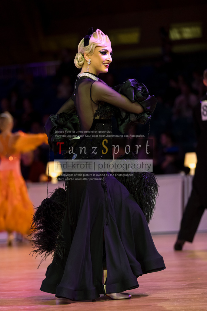 20241215_WDSF_Int_Open_Std-Riga-9103 | Tanzsportbilder, Standardtanz, Lateintanz, WDSF, DTV, LTVB, dancecomp, goc, hessen tanzt, blaues band der spree, walzer, tango, wiener walzer, slowfox, quickstepp, samba, rumba, cha-cha-cha, paso doble. jive, hd-kroft photography, turniertanzsport