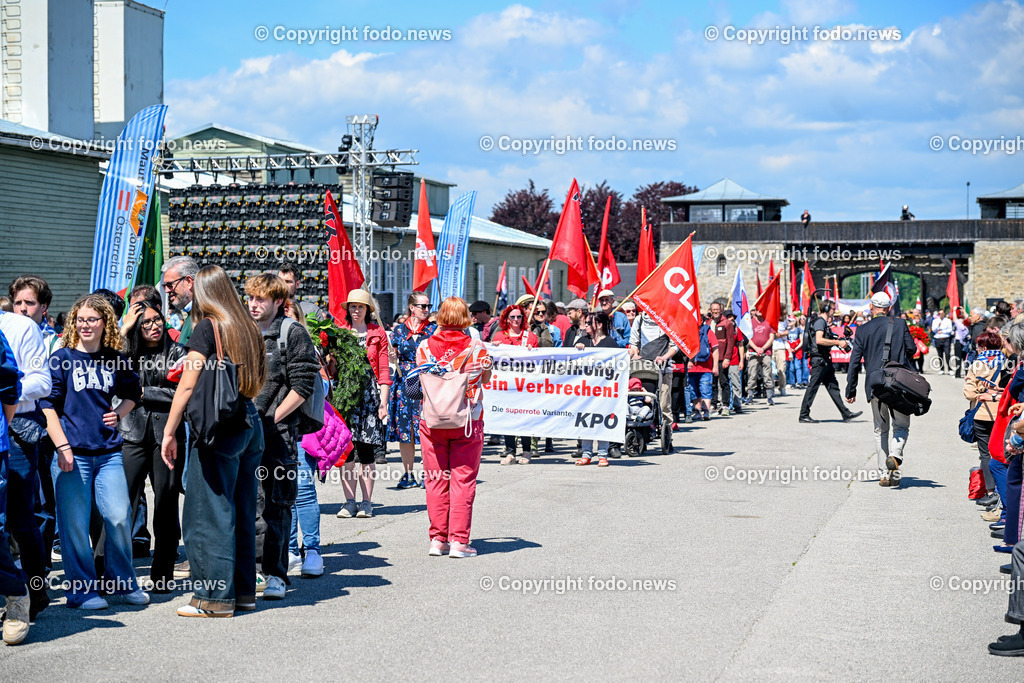 Internationale Gedenk- und Befreiungsfeier Gedenkstaette Mauthausen 2025_ 11.05.2025-170 | 11.05.2025, Mauthausen, AUT, Internationale Gedenk- und Befreiungsfeier Gedenkstaette Mauthausen 2025, 80 Jahre Befreiung KZ Mauthausen im Bild Besucher, Delegationen, Einzug