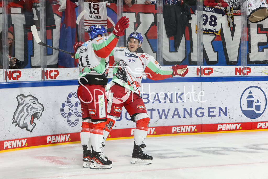 Nürnberg ICE Tigers - Augsburger Panther | Jubel der Panther nach dem Treffer zum 0-1 durch Niklas ANDERSEN (AEV #71) / Freude / Tor / Torschuetze / DEL Retro Game