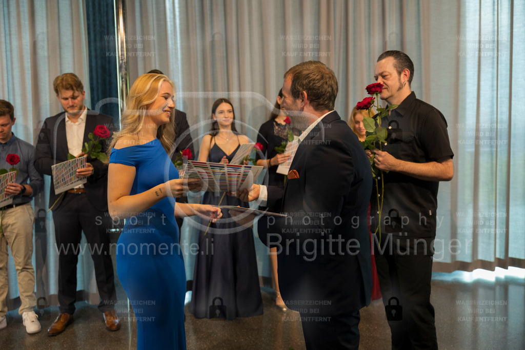 FeusiDiplomfeier_R6OO3024 | Brigitte Münger / bmsportphotography - Realisiert mit Pictrs.com