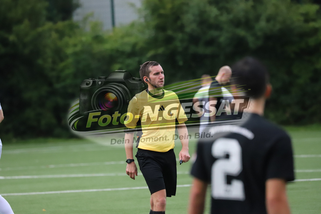SC Bünde - BV 21 Stift-Quernheim | Auf dem Bild zu sehen: Schiedsrichter: Philipp MiskaSC Bünde, BV 21 Stift-Quernheim, Fistelmann Supercup, Hunnebrock, Deutschland  - Realisiert mit Pictrs.com