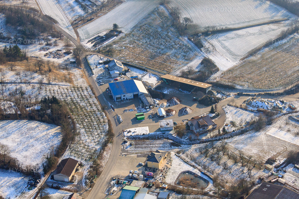 Luftbild: Im See mit Glasbar und Kompostwerk Frank GmbH im Ortsteil Neuenbürg in Kraichtal im Bundesland Baden-Württemberg in Deutschland. Foto: IMG_48736.jpg vom 06.02.2012 durch Werner Riehm/FLY-FOTO.deAuflösung des Originals: 4752 x 3168 pxWWW.GLASBAR.DE